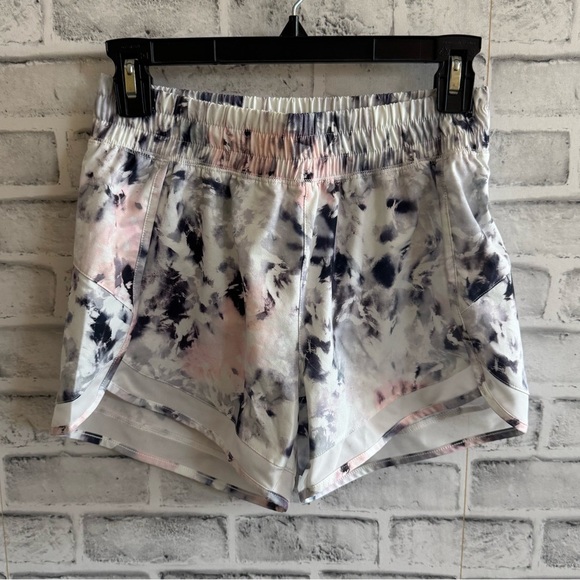 Women’s GAIAM white w/multi color splash pattern 3.5” athletic shorts XS - Picture 1 of 4